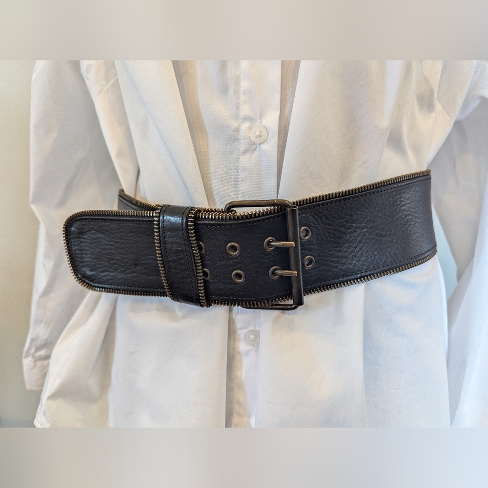 Vintage Garuglieri Italian Leather Belt Black with bronze zipper trim. Size M